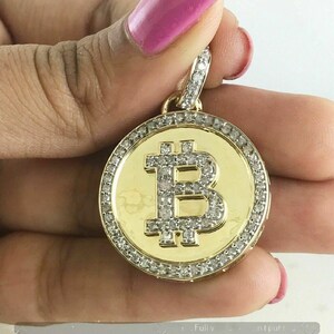 Colgante de Bitcoin con moissanita de corte redondo de 2,00 quilates, chapado en oro amarillo de 14 quilates, joyería de hip hop.