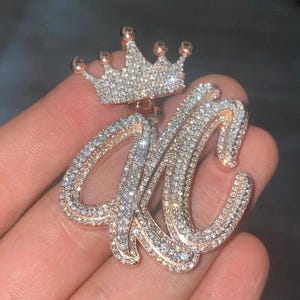 Colgante de moissanita personalizado / 3,00 quilates de peso total / Colgante de dos letras para hombre / Baño de oro amarillo de 14 quilates / Dije personalizado / Joyería de hip hop