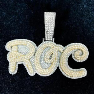 Colgante de moissanita auténtica de 3,00 ct con letra personalizada para fiesta, chapado en oro de 14 k en dos tonos, regalo para hombres y mujeres