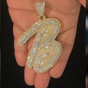 Colgante con inicial de moissanita auténtica de corte redondo de 3,20 quilates, letra B, chapado en oro amarillo de 14 quilates, regalo para hombres y mujeres.