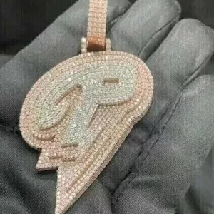 Colgante de letra personalizada de moissanita auténtica de corte redondo de 2,50 quilates, chapado en oro de 14 quilates en dos tonos. Idea de regalo.