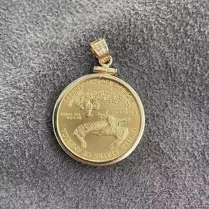 Colgante de la Libertad con moneda de águila americana, plata bañada en oro amarillo de 14 k, cadena gratis, disponible en India.