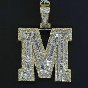 Colgante con letra inicial M de moissanita de corte redondo de 2,00 ct, chapado en oro amarillo de 14 quilates, joyería de hip hop, regalo de cumpleaños