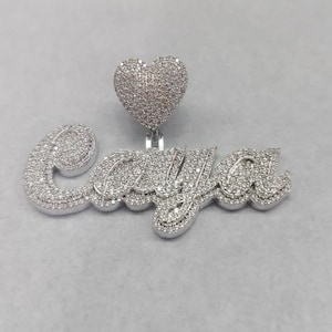 Colgante de moissanita auténtica de 3,00 cts. Colgante "NOMBRE" personalizable para hombre. Charm personalizado. Colgante de hip hop. Colgante de moissanita. Regalo de cumpleaños.