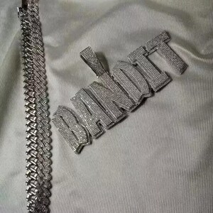 Colgante de moissanita auténtica de 4,00 cts. Colgante "NOMBRE" personalizado para hombre. Dije personalizado. Colgante de hip hop. Colgante de moissanita. Regalo de cumpleaños. Sin cadena.