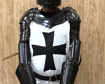 Mittelalterlicher schwarzer Templar Ganzkörper Rüstungsanzug, Ritter Kreuzritter Kostüm