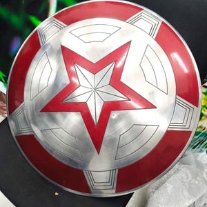 Scudo Guardiano Rosso da 22 pollici ~ Replica cinematografica Marvel dell'armatura da battaglia per cosplay