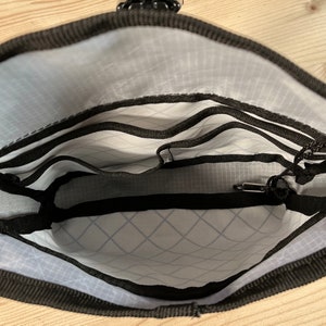 Handgefertigte RoamFree Light Hipbag auch als Lenkertasche für deine Essentials Wasserfest & Recycelt, inkl. Fixplus Spannbänder Bild 5