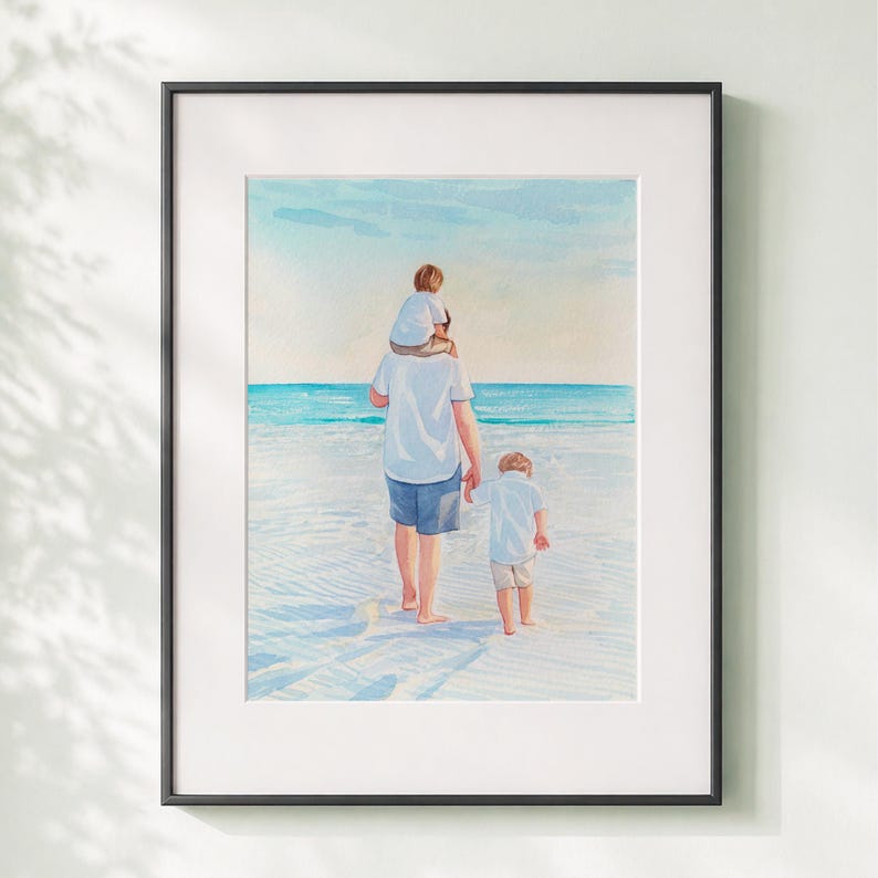 Pu&ograve; includere: Dipinto ad acquerello di una famiglia sulla spiaggia. Una persona cammina con due bambini, uno sulle spalle e l'altro che tiene la mano. L'opera &egrave; incorniciata in una cornice nera, con un passe-partout bianco, e raffigura una giornata di sole in riva al mare.