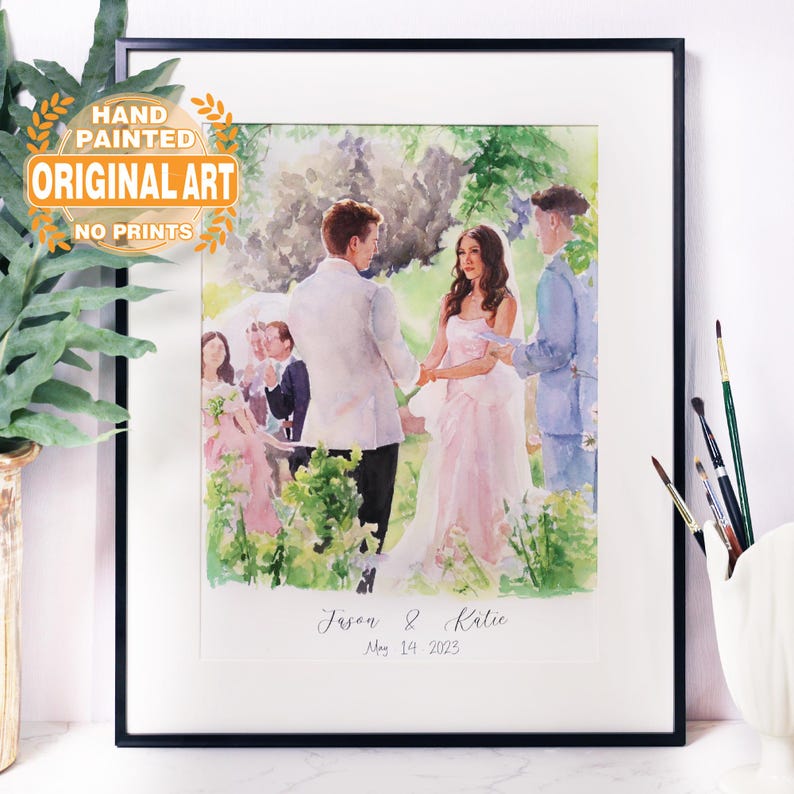 Puede incluir: Una pintura de acuarela de una ceremonia de boda. La novia y el novio est&aacute;n de pie frente a un oficiante, con vegetaci&oacute;n y &aacute;rboles en el fondo. La pintura est&aacute; firmada "Jason & Katie" y "May 14, 2023".
