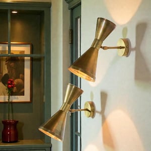 Paar Italiaanse massief messing diabolo wandkandelaars: hedendaagse verlichting