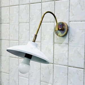 手作りの真鍮製壁付け照明：調節可能なミッドセンチュリーモダン照明