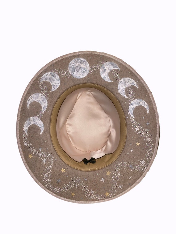 Hand-painted Wool Hat With Moon Phases - Calypso - Etsy display picture 1