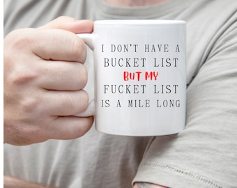Taza de café divertida con texto "Fucket List", humor para adultos