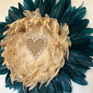 Jujuhat 60 cm - goose and rooster feathers - jute center and cowrie shells