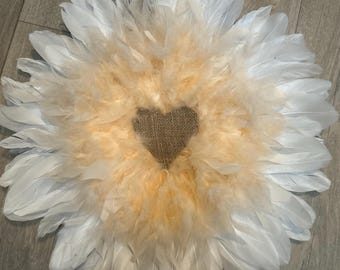 Jujuhat 45/50 cm - white and salmon goose and turkey feathers - jute heart center