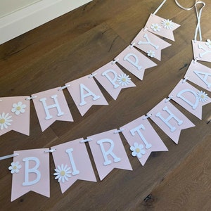 Striscione di buon compleanno con margherita, primo compleanno di margherita, decorazioni per feste boho con margherita, striscione multistrato con margherita per il primo compleanno, striscione con margherita rosa/bianco