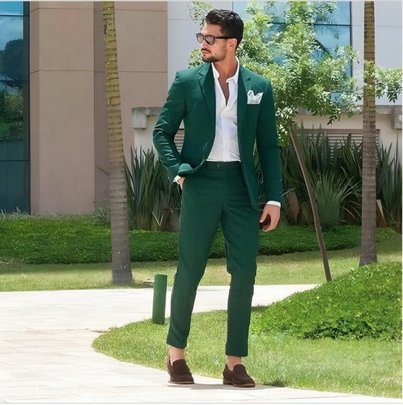 Traje De Tres Piezas Para Hombre Blanco Con Chaleco Verde