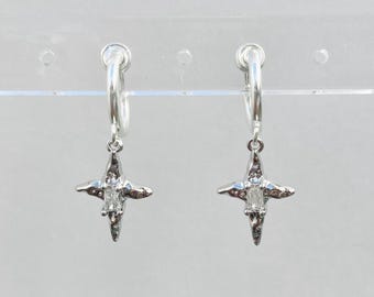 Boucles d'oreilles clips argentées étoiles et zircons cubiques