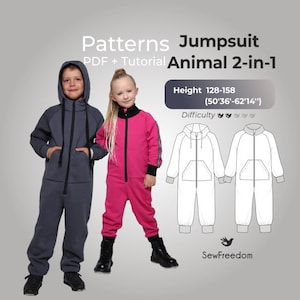 Può includere: Due bambini con tute abbinate, una grigio scuro, l'altra rosa. L'immagine include un modello per una tuta a tema animale, con testo che indica un'altezza di 128-158 cm e un livello di difficoltà.