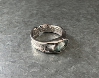 Bague brutaliste en argent sterling 925, pierre gemme bleue, bague en zircone gemme, bague martelée à la main, grosse bague texturée réglable