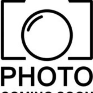 Puede incluir: Gr&aacute;fico en blanco y negro de un icono de c&aacute;mara con las palabras "PHOTO COMING SOON" en negrita, fuente sans-serif debajo de la ilustraci&oacute;n de la c&aacute;mara. El icono de la c&aacute;mara tiene una lente y un cuerpo rectangular.