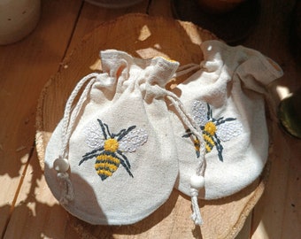 Small hand-embroidered bee pouch, reusable embroidered white linen pouch, linen bag