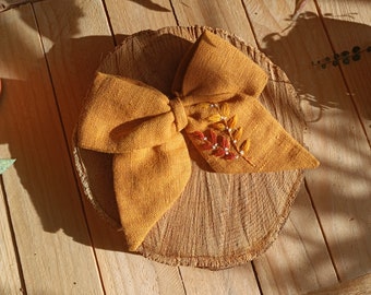 Floral hair bow, yellow linen ribbon with small flower embroidery, hand embroidered hair bow, embroidered hair clip