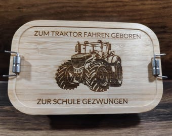 May include: A wooden lunchbox with a tractor design and the text "Zum Traktor Fahren Geboren Zur Schule Gezwungen".