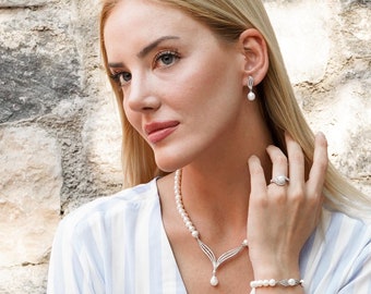 Elegant 4-piece freshwater pearl set in 925 sterling silver pearl jewelry set: pearl necklace, pearl bracelet, pearl earrings & pearl ring