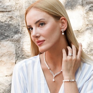 Elegant 4-piece freshwater pearl set in 925 sterling silver pearl jewelry set: pearl necklace, pearl bracelet, pearl earrings & pearl ring