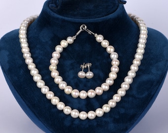 Echte Süß Wasserperlen Sets 3 teilig, Perlenarmband Perlenkette und Perlenohrringe. Perlengröße 6-7mm Perlenschmuck Sets in White & Darkblue