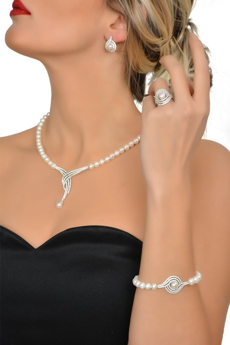 Schmuckset mit Kristallen: 4-teiliges Süsswasserperlen-Set in 925er Silber Perlenkette Perlenarmband Perlenohrringe & Perlenring Bild 4