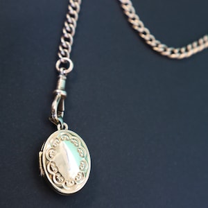 9ct pattern halo oval locket