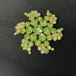 Weiss Light Green Elegant Statement Brooch Pin