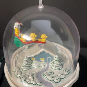 Vintage Hallmark Peanuts Snoopy Santa Sleigh Snowglobe Ornament Holiday Winter Woodstock