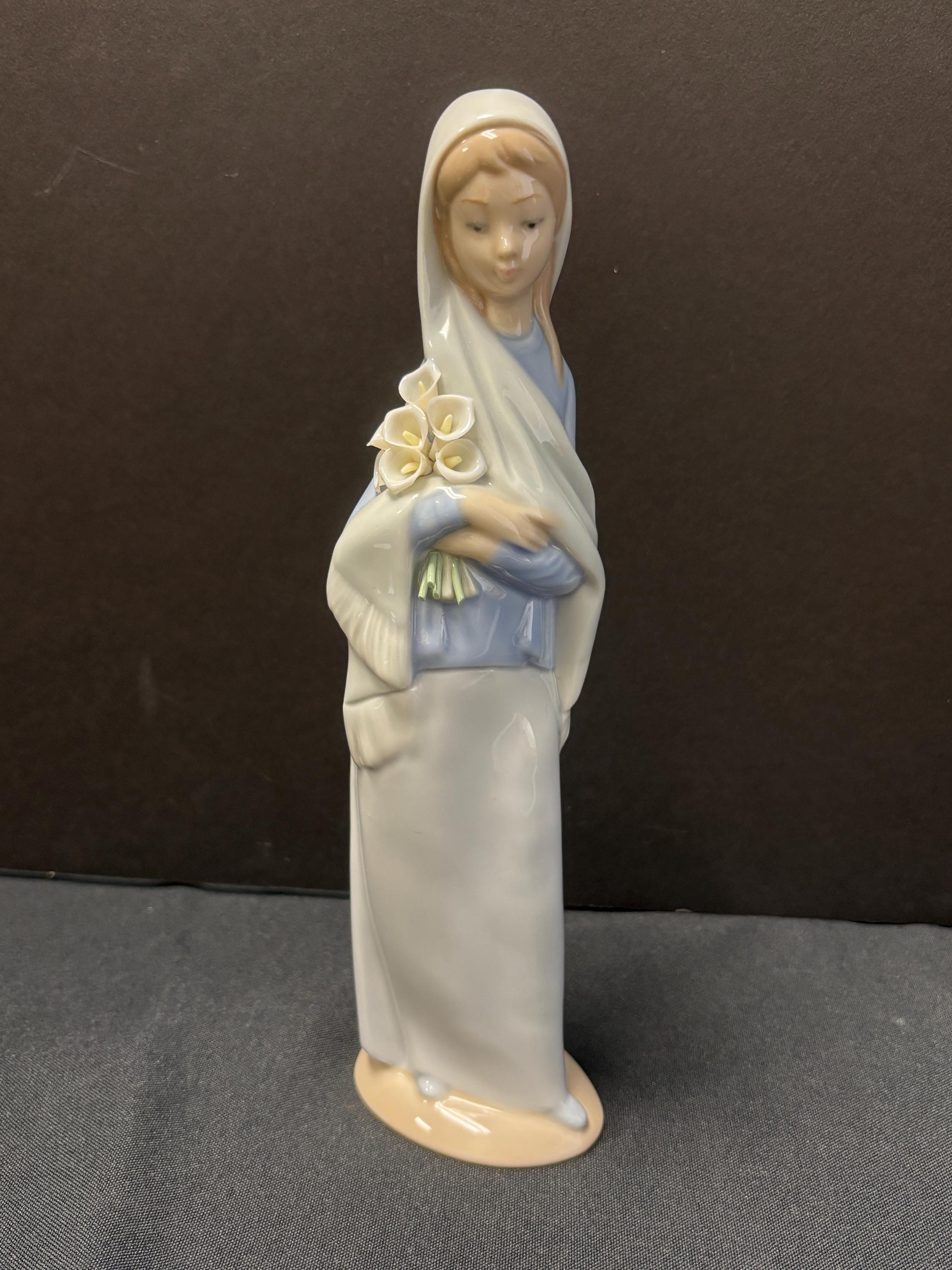 Lladro Figurines Girl With Lilies - Etsy