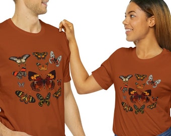 Goblincore t-shirt met motten aardse kleurtinten prachtig op maat ontworpen goblincore of cottagecore stijl shirt prachtig natuur shirt
