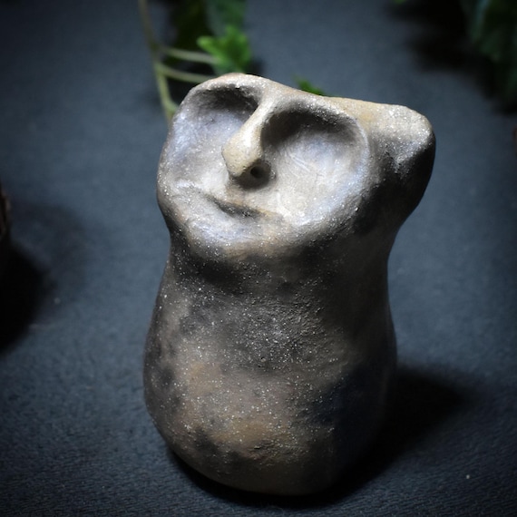 Guardian of your wishes – the archaic wish keeper made of smoke-fired clay – your spiritual companion – Item No.: WSH002