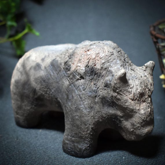 Power Animal Bison – Archaic sculpture in smoke-fire technique – Inspired by cave paintings & shamanic power – Item No.: SKU116