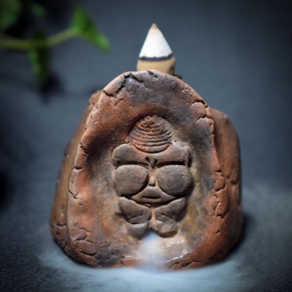 Venus of Willendorf in the Rock – Backflow Incense Cone Holder in Smoke-Fired Art - Matriarchy - Item No.: RÄH110