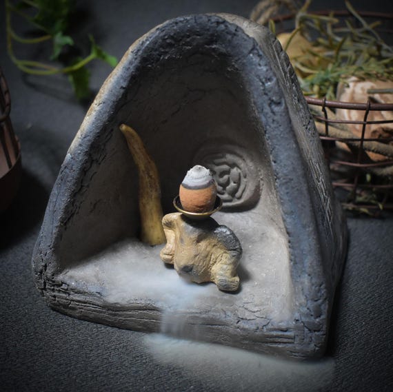 Home altar "Labyrinth & Horn Power" – smoke-burning shrine with backflow incense cone holder – a place for retreat – Item No.: SCH019