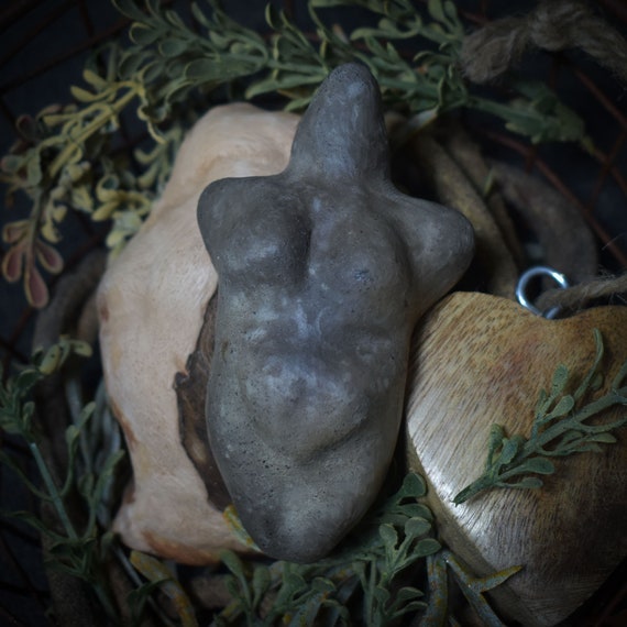 Lucky charm Venus Figurine Goddess made of clay - your divine companion on the go