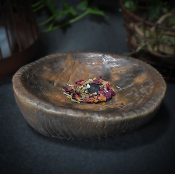 Handmade incense bowl made of traditionally fired clay – ideal for Wicca altar and rustic decoration