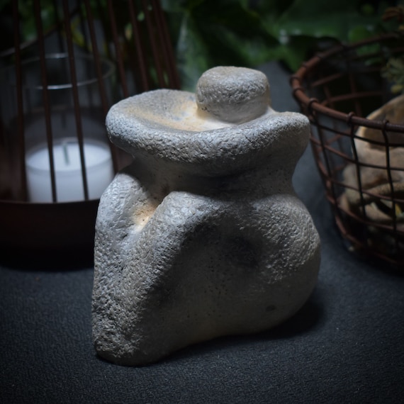 Handcrafted prehistoric inspired sculpture - Spiritual decoration made of clay finished in smoke firing - individual living ambience