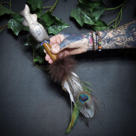 Incense Feathers of the Moon Goddess – Guardian of Intuition and Clarity – Archaic Smoke Burning Art – Ritual Tool – Item No.: RÄF010