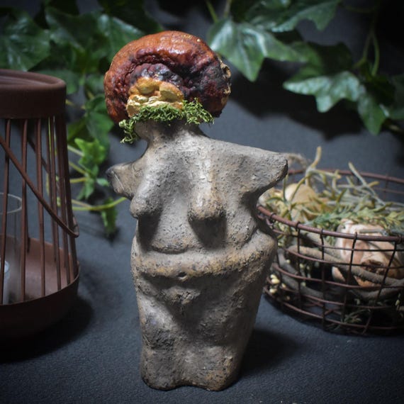 Forest Priestess – Archaic sculpture in smoke-fire art – Guardian of the forest with a real mushroom crown – Item No.: SKU113