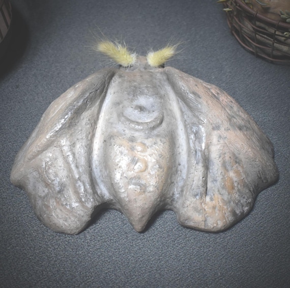 Clay sculpture of the night moth – guardian of the moonlight – power animal moth – spiritual decoration – Item No.: SKU145