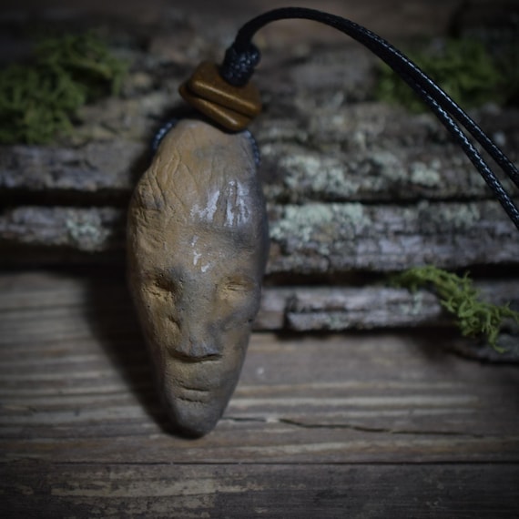 Woman's head from Dolní Věstonice – amulet in smoke-fired art with leather or cotton cord - Art.No.: AMU041