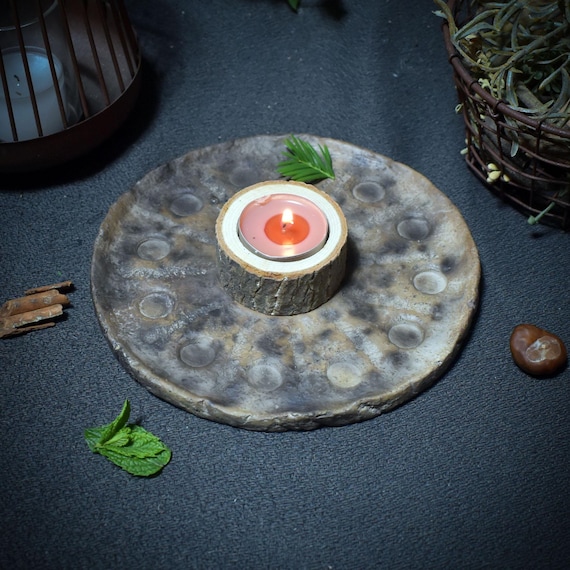 Your Rauhnacht companion – Handcrafted ritual plate with 12 month cavities and selectable symbol design - Item No.: JUL006